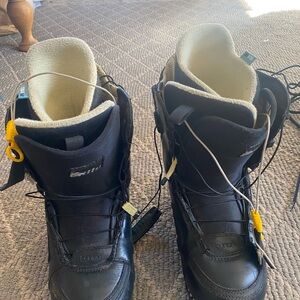 8.5 Women’s Burton Snowboard boots